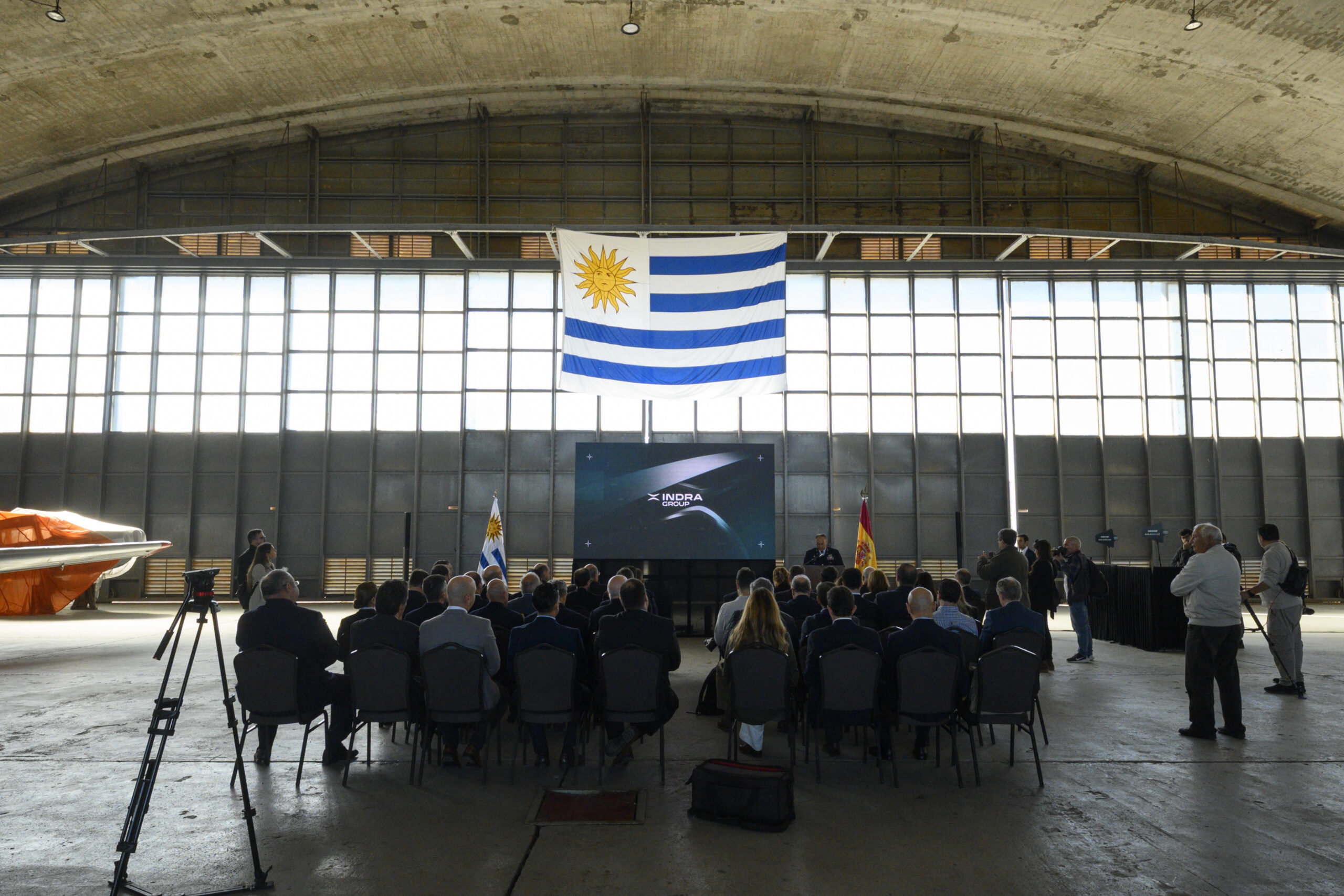 Indra Group pone en marcha un centro tecnológico de vanguardia en Uruguay para el sostenimiento de sistemas críticos, civiles y militares, en todo el Cono Sur