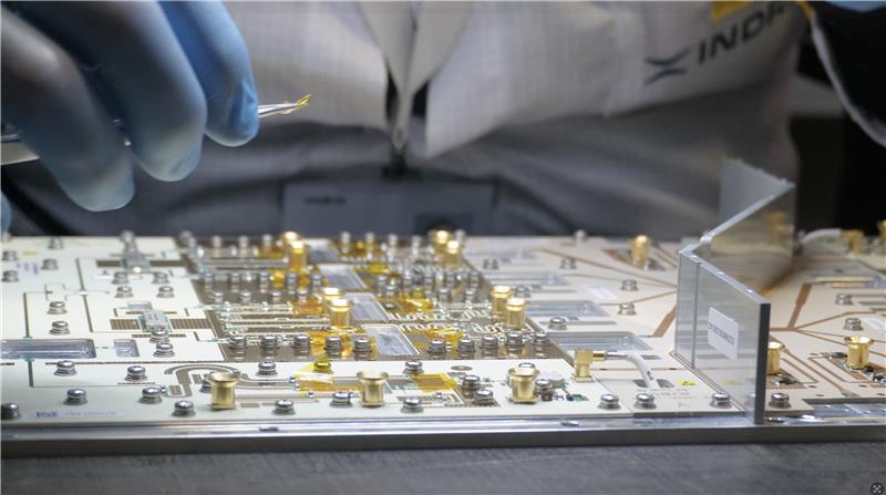 Indra Group y Maxwell Applied Technologies firman un acuerdo estratégico para reforzar las capacidades de ingeniería avanzada para las Fuerzas Armadas