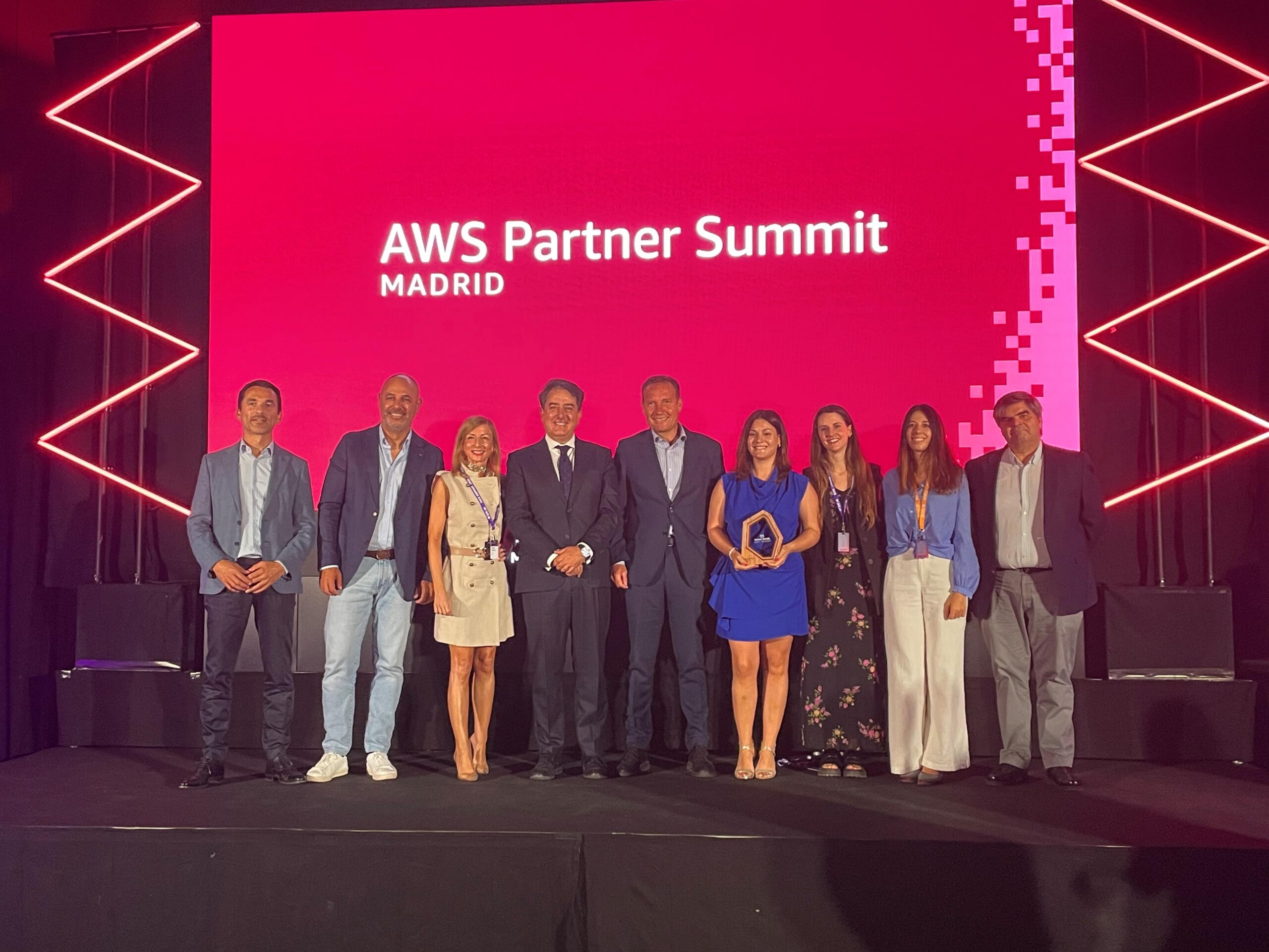 Indra Group recibe el reconocimiento de AWS como “Partner of the Year” en España y amplía sus capacidades en IA agéntica