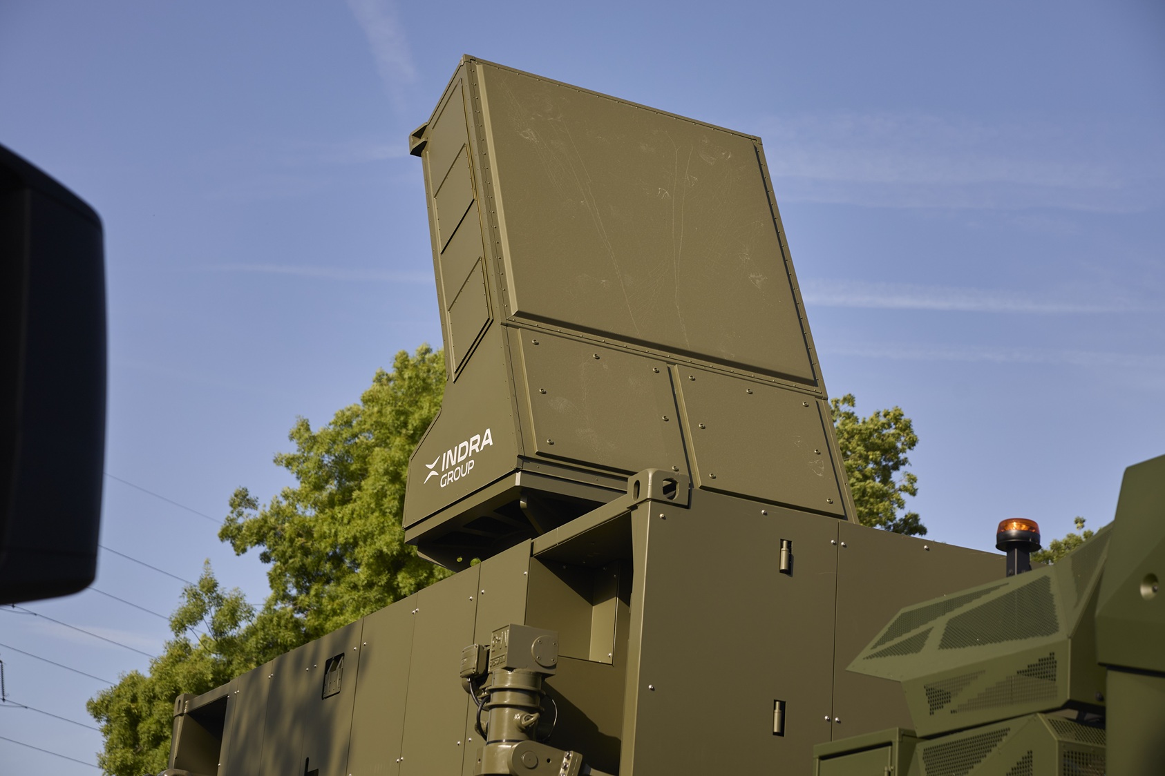 Indra Group presents its AESA MTR radar on a Rheinmetall truck at Eurosatory: versatility and ultra-rapid deployment for new-generation conflicts