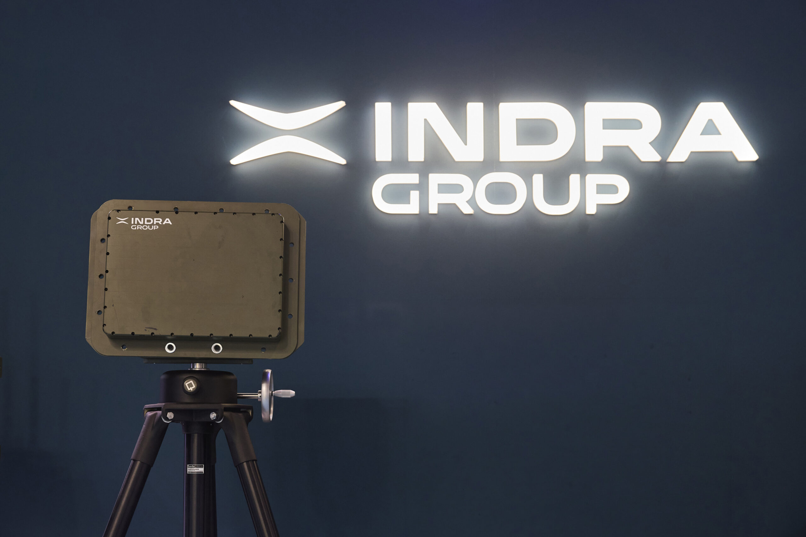 Indra Group and Rheinmetall sign an agreement to integrate the NEMUS AESA radar into the Strikeshield active protection system
